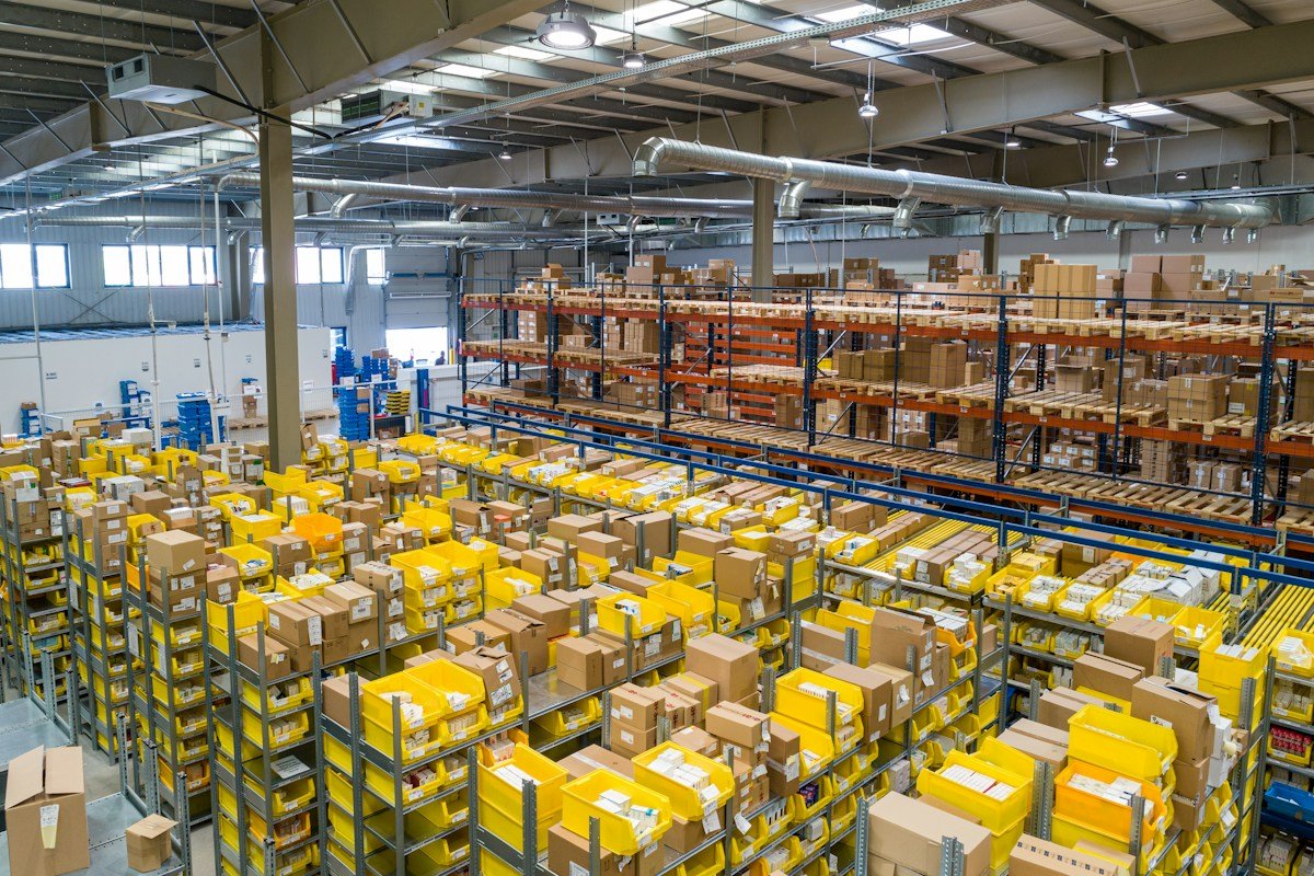 International destination logistics coordination and customs port delivery